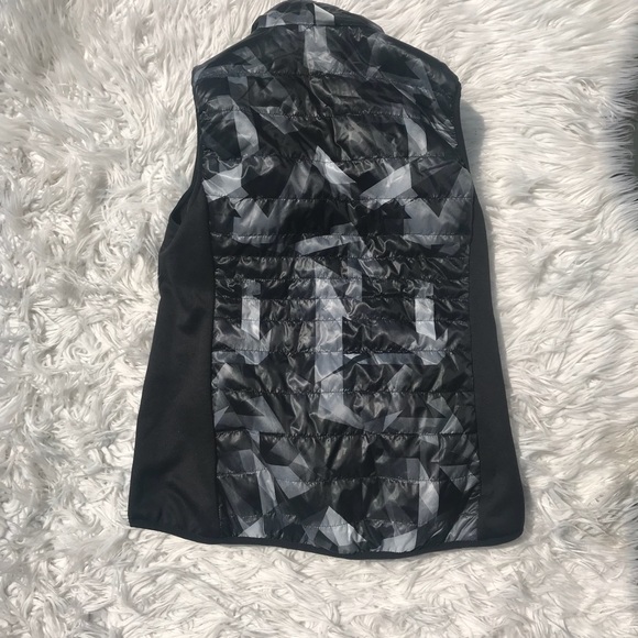 Vest - Picture 7 of 8